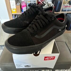 Vans Men's All-Black Sneakers M12